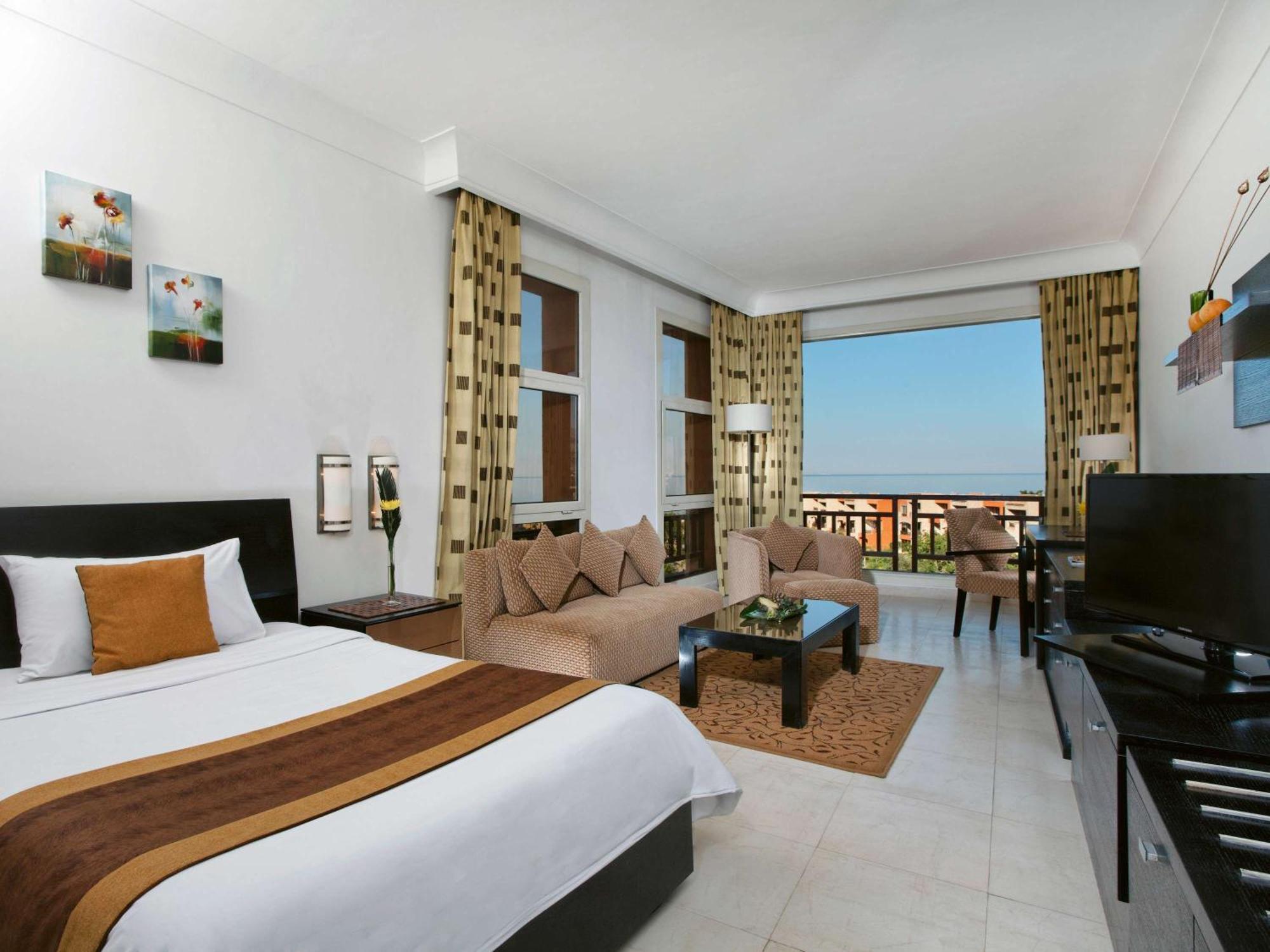 Moevenpick Resort El Sokhna Ajn-Szuhna Kültér fotó A room at the hotel